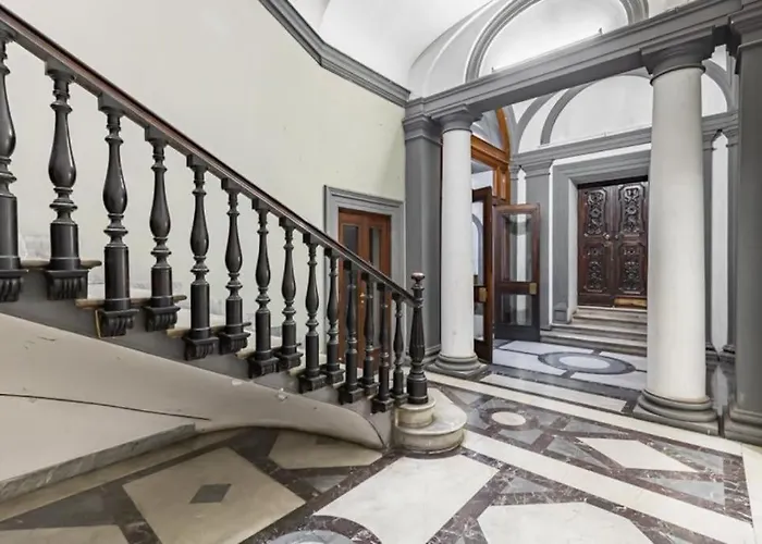 Stradivari Apartman *